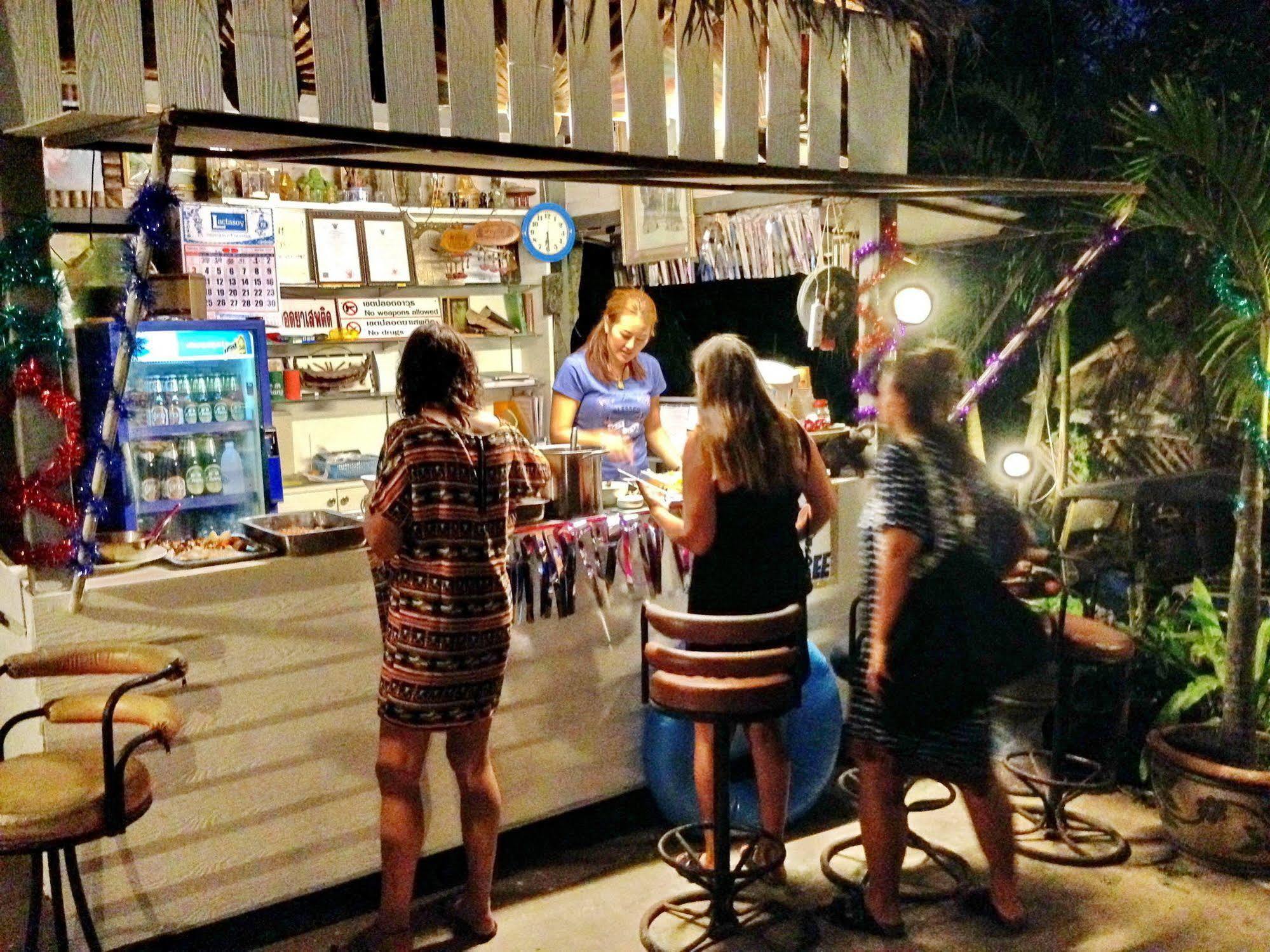 Tuk Tuk Guesthouse Ко Чанг Екстериор снимка