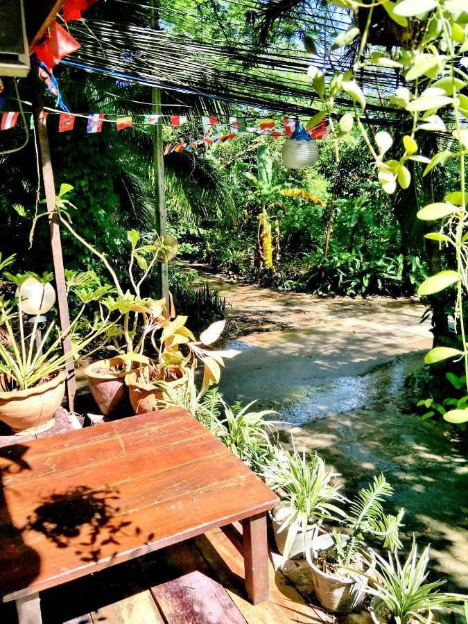 Tuk Tuk Guesthouse Ко Чанг Екстериор снимка